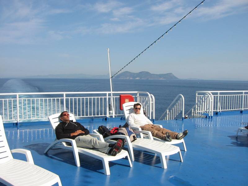IMG_4545 La croisiere s'amuse ... mais la nuit a ete dure !
